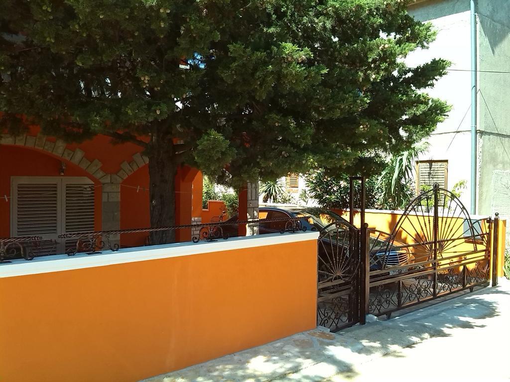 Apartments Batarilo Gornji Karin Εξωτερικό φωτογραφία