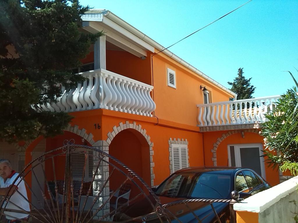 Apartments Batarilo Gornji Karin Εξωτερικό φωτογραφία