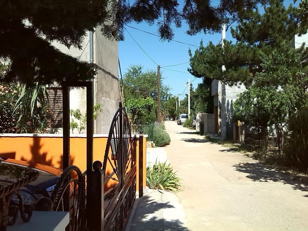 Apartments Batarilo Gornji Karin Εξωτερικό φωτογραφία